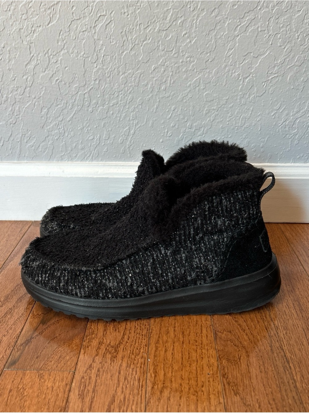 Hey Dude Denny Booties Sneakers Slip On Shoes Shearling Women’s Size 6 Black